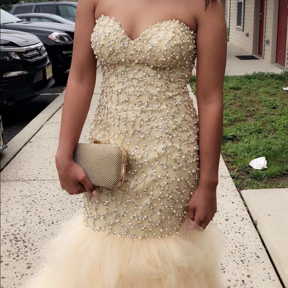 Dresses & Skirts - Prom Dress Size 0-2 petit